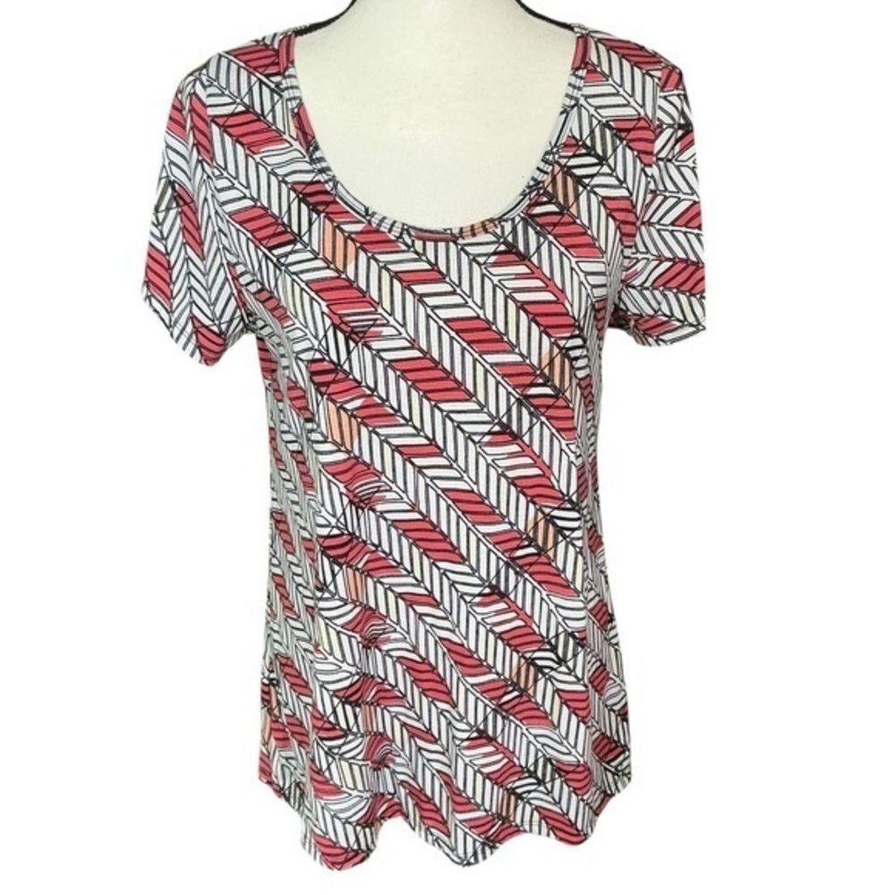 LuLaRoe Classic Tee Simply Comfortable Pink and White Chevron Short Sleeve Top